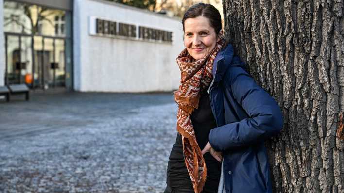 Nora Hertlein-Hull, neue Leiterin des Theatertreffens, vor dem Haus der Berliner Festspiele