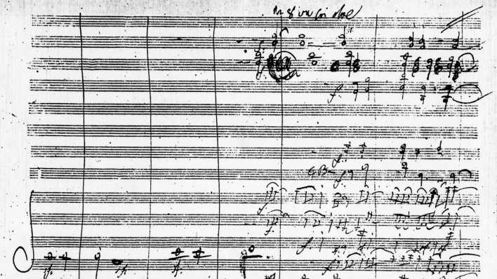 Seite aus dem Manuskript zu Beethovens 9. Symphonie