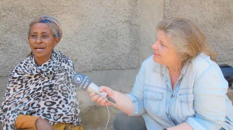 Linda Staude beim Interview (Foto: ARD)