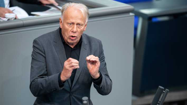 Jürgen Trittin (Bündnis90/Die Grünen), spricht im Plenarsaal des Bundestags zu den Abgeordneten.