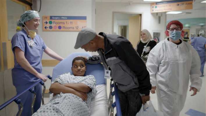 Der taub geborene 11jährige Aissam Dam kann dank Gentherapie wieder hören