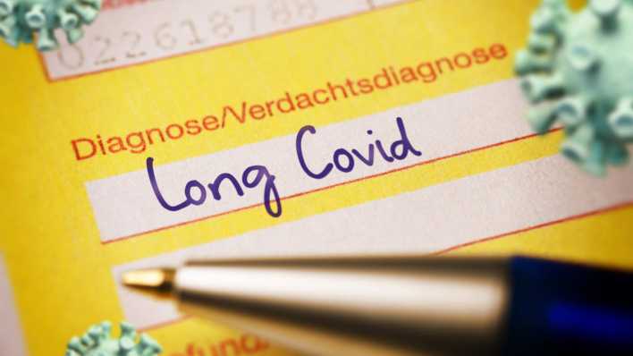 Ärztlicher Überweisungsschein mit Diagnose Long Covid