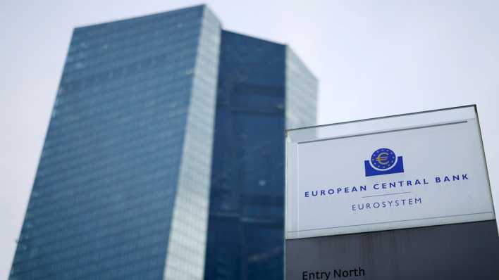 Die Europäischen Zentralbank (EZB) in Frankfurt (Bild: picture alliance / Panama Pictures | Christoph Hardt)