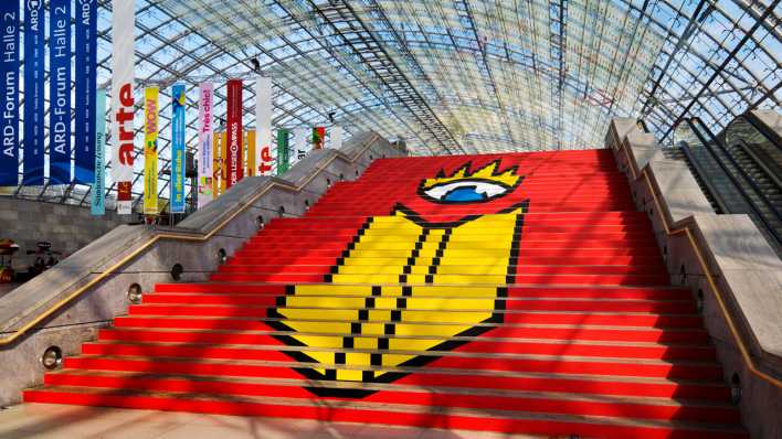 Logo der Leipziger Buchmesse auf einer Treppe in der Glashalle