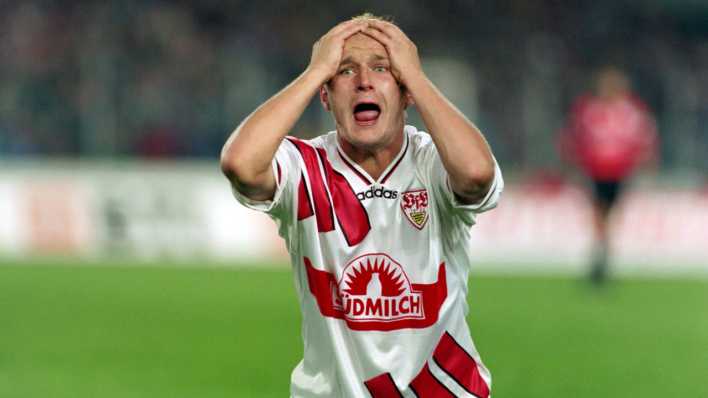 Axel Kruse guckt verzweifelt im Trikot des VfB Stuttgart.