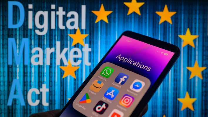Apps auf einem Smartphone und Schriftzug Digital Market Act