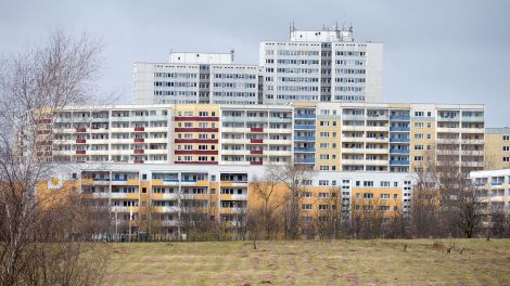 ARCHIV - Wohnhäuser in Berlin Marzahn, aufgenommen am 16.03.2014 (Bild: dpa)