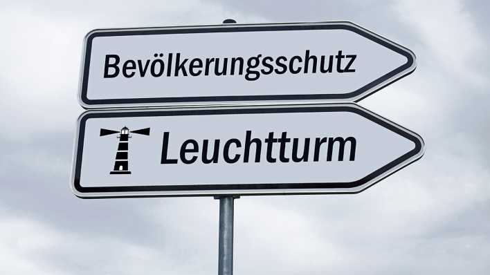 Wegweiser zum Bevölkerungsschutz-Leuchtturm, Bild: dpa/Sascha Steinach