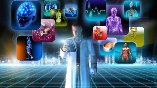 Arzt benutzt Tablet PC mit verschiedenen medizinischen Apps (Bild: imago/Ikon Images)