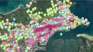 Im Kontrollzentrum der Smart City Santander: Rund 20.000 Sensoren sind in der Stadt verteilt - jeder ist auf dem Bildschirm zu sehen (Bild: ARD/Neuroth)