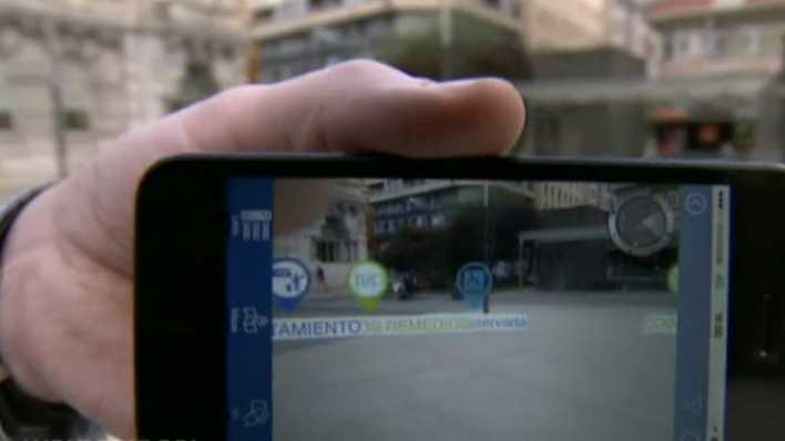 Wer in der Innenstadt von Santander sein Smartphone zückt, bekommt Informationen über Geschäfte oder Museen angezeigt (Bild: ARD/Neuroth)