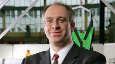 Henning Schmidt, Ingenieur am Frauenhofer Institut (Bild: Frauenhofer Institut) Henning Schmidt, Ingenieur am Frauenhofer Institut (Bild: Frauenhofer Institut)