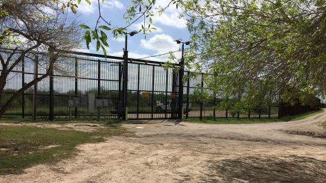 Grenzzaun und Border-Patrol-Auto bei Brownsville, Quelle: Andreas Horchler