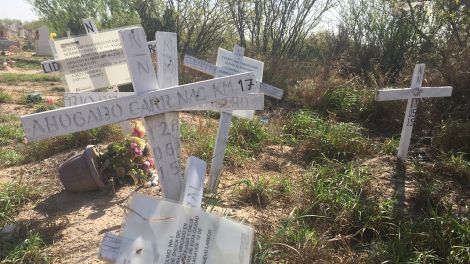 Beim Fluchtversuch ertrunken, Kreuze am Ufer des Rio Bravo in Nuevo Laredo, Quelle: Anne-Katrin Mellmann