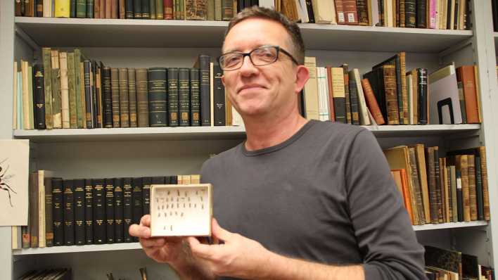 Dr. Michael Ohl ist Leiter der Sektion Entomologie im Museum für Naturkunde Dr. Michael Ohl ist Leiter der Sektion Entomologie im Museum für Naturkunde