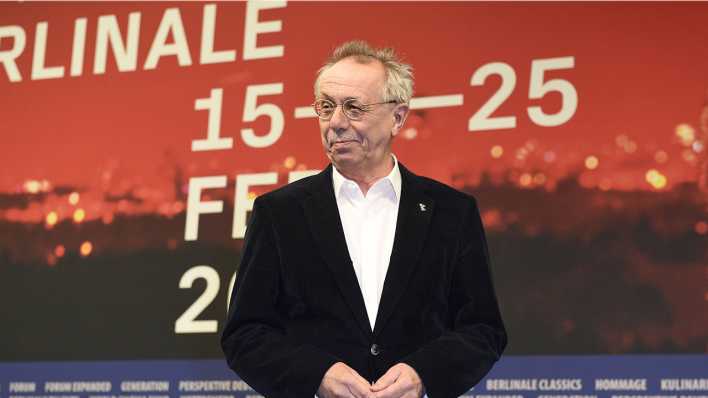 Direktor Dieter Kosslick bei der Pressekonferenz zur Berlinale 2018 (Bild: imago/Frederic Kern)