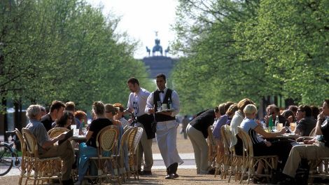 Straßencafe mit toller Aussicht