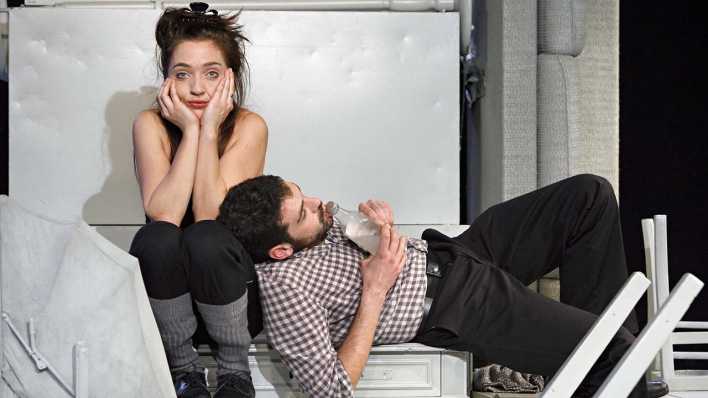 SYMBOLBILD: Probenfoto "Carmen Kittel" am Deutschen Theater Berlin mit Olivia Graeser (als Carmen) und Matthias Mosbach (als Harald)- zur Illustration des Beitrags: #meToo-Debatte - was denken junge SchauspielerInnen darüber? SYMBOLBILD: Probenfoto "Carmen Kittel" am Deutschen Theater Berlin mit Olivia Graeser (als Carmen) und Matthias Mosbach (als Harald)- zur Illustration des Beitrags: #meToo-Debatte - was denken junge SchauspielerInnen darüber?