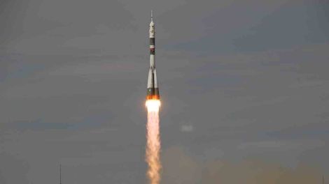 Bilder kurz vor und nach dem Start in Baikonur