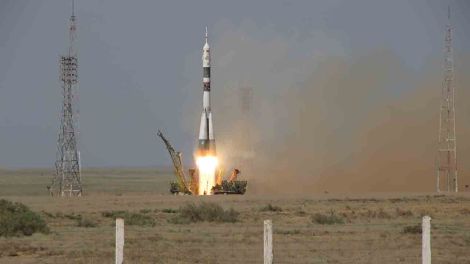 Bilder kurz vor und nach dem Start in Baikonur