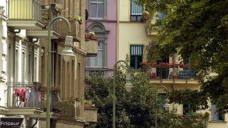 Altbauten am Helmholtzplatz in Berlin-Prenzlauer Berg (Bild: imago/Schöning)