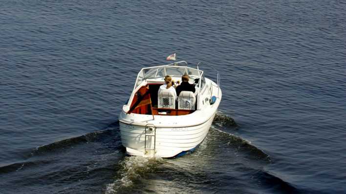 Motorboot auf dem Wannsee in Berlin Motorboot auf dem Wannsee in Berlin