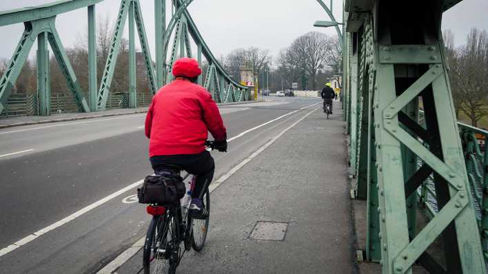 Fahrrad auf der Glienicker Brücke in Potsdam