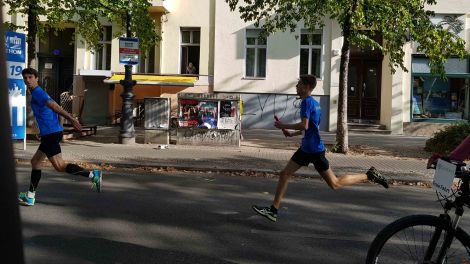 Marathonwette 2018: Übergabe von Hendrik Feige auf Matthias Schwartz