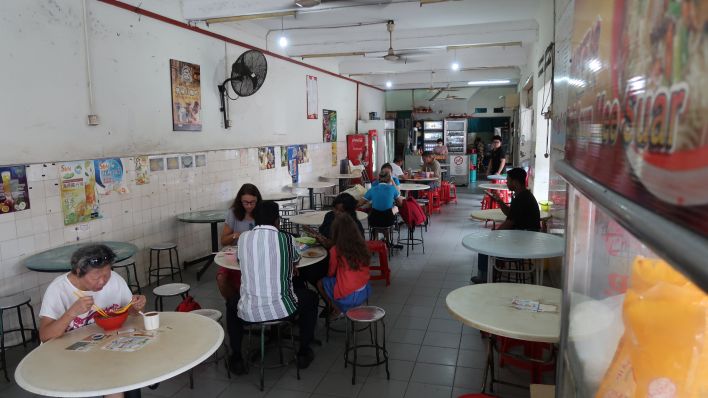 Ein chinesisches Frühstücksrestaurant. Es gibt eine große chinesische Community in Penang.