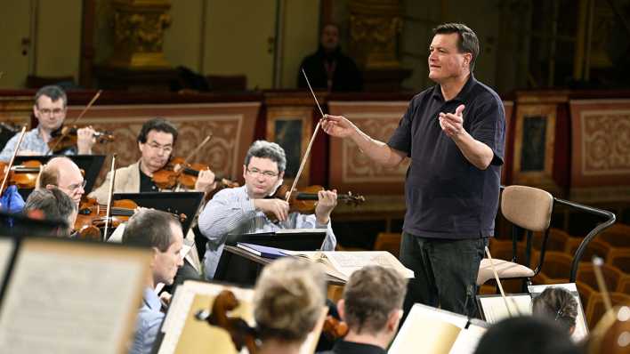 Dirigent Christian Thielemann bei einer Probe der Wiener Philharmoniker (Foto: dpa)