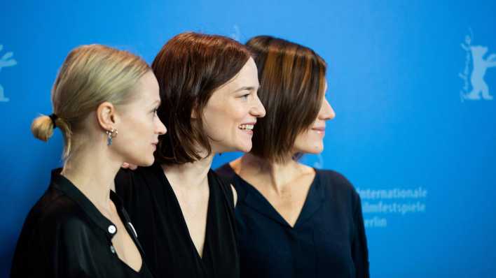Mavie Hoerbiger, Valerie Pachner und Pia Hierzegger auf der Berlinale. Mavie Hoerbiger, Valerie Pachner und Pia Hierzegger auf der Berlinale.