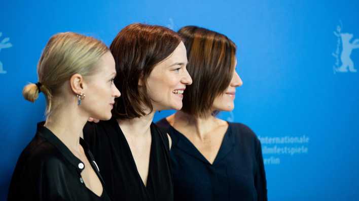 Mavie Hoerbiger, Valerie Pachner und Pia Hierzegger auf der Berlinale.