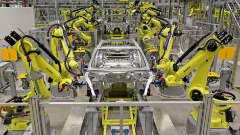 Symbolbild: Eine Produktionsstätte bei einem Autohersteller in Sachsen. (Bild: dpa/ Jan Woitas)