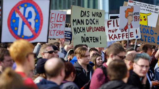 Demonstration gegen die EU-Urheberrechtsreform zum Artikel 13 und gegen die Neuregelungen zu Internet-Uploadfiltern in Berlin. (Bild: imago/ K.M.Krause)