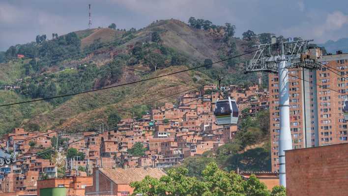 Seilbahn in Medellin (Bild: rbb/Jörg Poppendieck) Seilbahn in Medellin (Bild: rbb/Jörg Poppendieck)