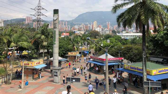 Stadtansicht von Medellin (Bild: rbb/Jörg Poppendieck)