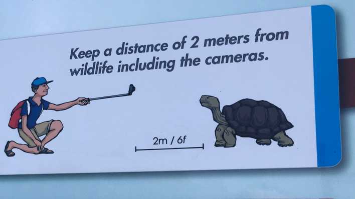 Hinweisschild auf den Galapagosinseln Hinweisschild auf den Galapagosinseln
