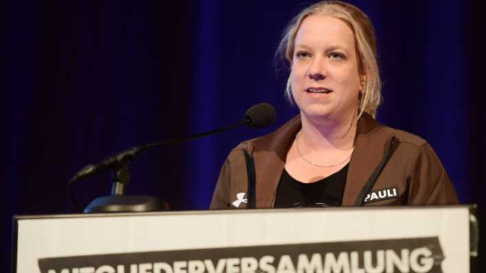 ARCHIV, Hamburg 4.12.2018: Aufsichtsratvorsitzende Sandra Schwedler auf der Mitgliederversammlung 2018 (Bild: Witters GmbH) ARCHIV, Hamburg 4.12.2018: Aufsichtsratvorsitzende Sandra Schwedler auf der Mitgliederversammlung 2018 (Bild: Witters GmbH)
