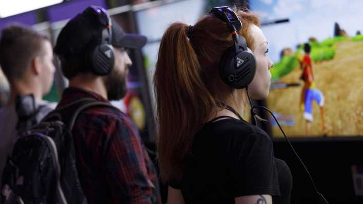 Archiv: Gamer auf der weltgrößten Computerspielmesse Gamescom 2018. (Bild: imago/ Christoph Hardt)