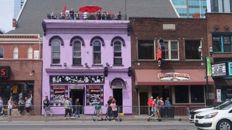 Das Tootsies ist einer der ältesten und renomiertesten Clubs auf dem Broadway (Bild: Jörg Poppendieck/Inforadio)