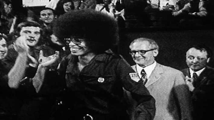 ARCHIV: Angela Davis zu Besuch in Ost-Berlin (Bild: rbb) ARCHIV: Angela Davis zu Besuch in Ost-Berlin (Bild: rbb)