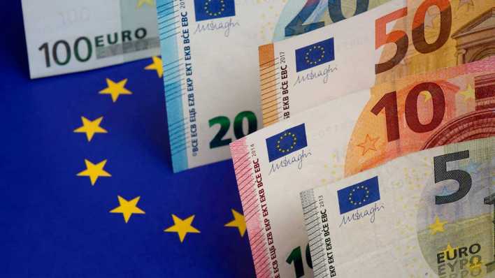 Euro Geldscheine (Bild: imago images/ Sascha Steinach)