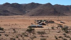 Namibia: Farm im Naturreservat am Rande der Wüste Namib (Bild: Jörg Poppendieck/Inforadio) Namibia: Farm im Naturreservat am Rande der Wüste Namib (Bild: Jörg Poppendieck/Inforadio)