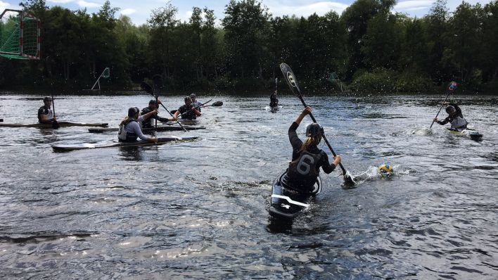 Ein Kanupolo-Spiel in Berlin-Spandau. (Bild: rbb/ Annette Miersch)