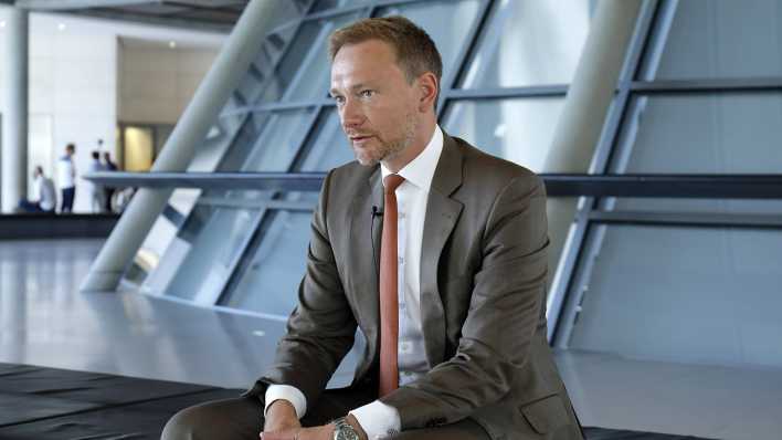 FDP-Chef Christian Lindner im Bundestag (Bild: imago images/Metodi Popow) FDP-Chef Christian Lindner im Bundestag (Bild: imago images/Metodi Popow)