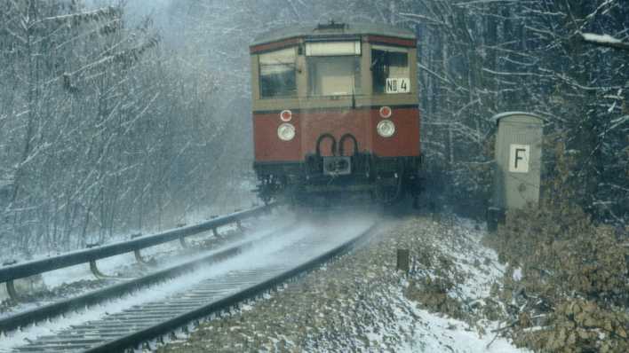 Berlin, 13.1.1980: S-Bahn am Tegeler Fliess in Richtung Heiligensee im Winter (Bild: imago images/Jürgen Heinrich)