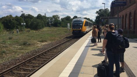 Ein seltenes Bild am Bahnhof Spremberg: Eine Bahn kommt!