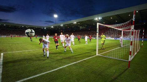 Eröffnungsspiel der Alten Försterei: Union Berlin (in weiß) gegen Hertha BSC Berlin 2009