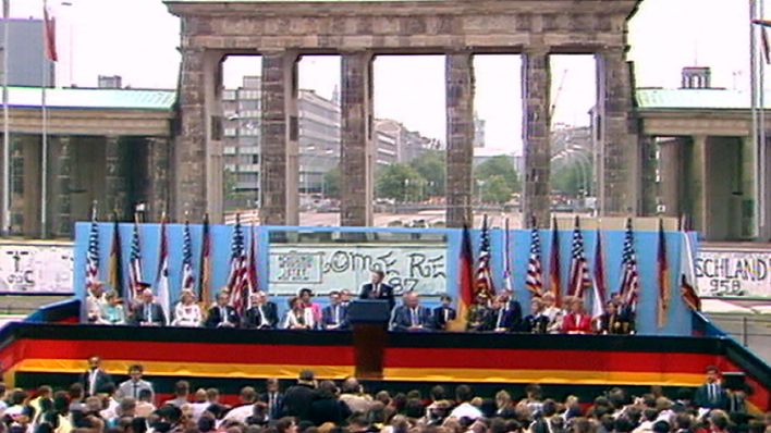 Ronald Reagan zu Besuch in Berlin - Rede am Brandenburger Tor 'Mr. Gorbatschow - tear down this wall' (Bild: rbb Presse & Information)