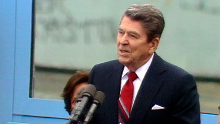 Ronald Reagan zu Besuch in Berlin - Rede am Brandenburger Tor 'Mr. Gorbatschow - tear down this wall' (Bild: rbb Presse & Information)